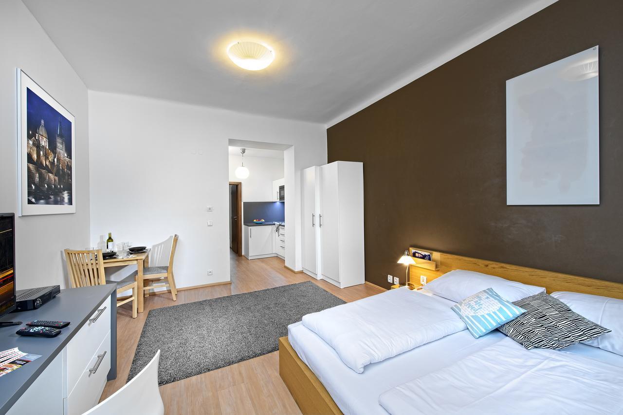 Downtown Suites Chlumova Прага Экстерьер фото