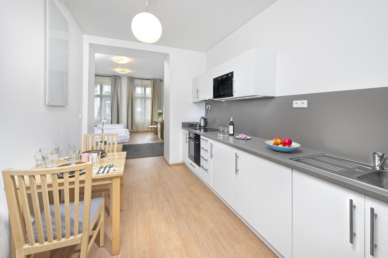 Downtown Suites Chlumova Прага Экстерьер фото