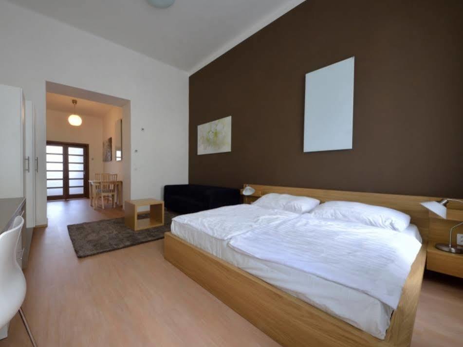 Downtown Suites Chlumova Прага Экстерьер фото