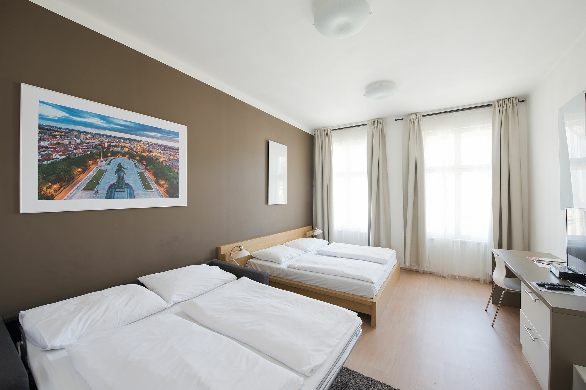Downtown Suites Chlumova Прага Экстерьер фото